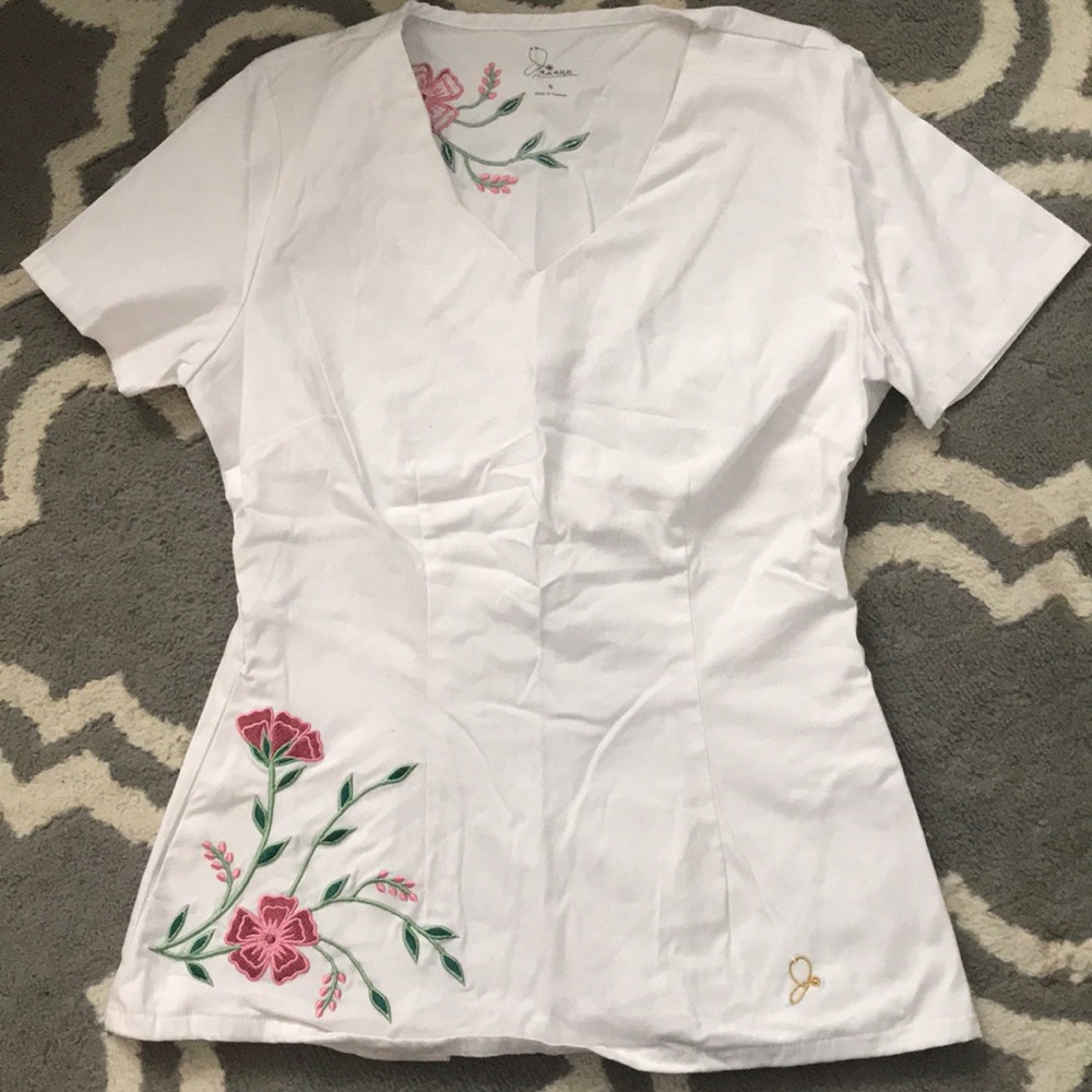 Jaanuu scrub set
